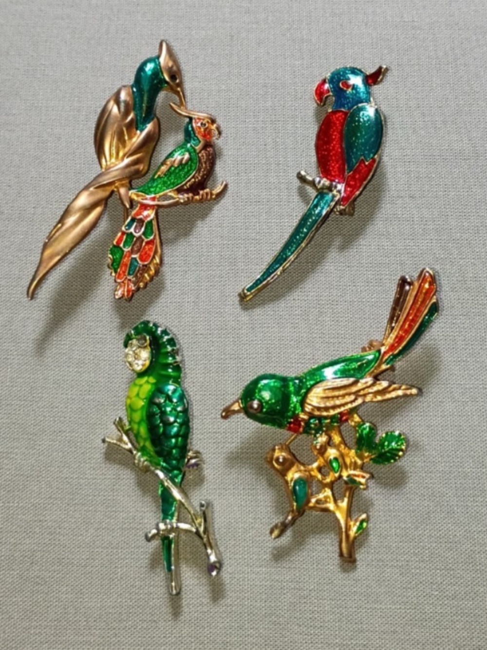 4- VTG Tropical Lot Birds Parrots Brooches Green Red Orange Blue